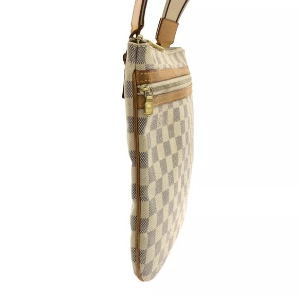 Louis Vuitton Checkered Shoulder Bag in Cream and Brown - Picture 2 of 12
